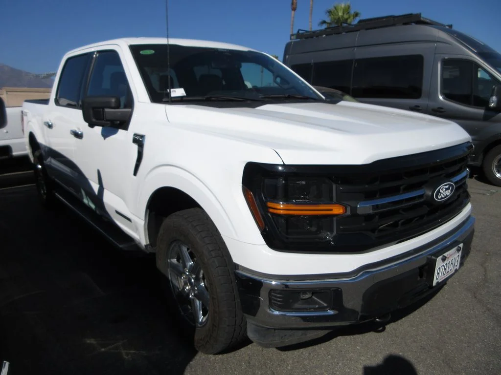 Certified Used 2024 Oxford White Ford XLT image 4