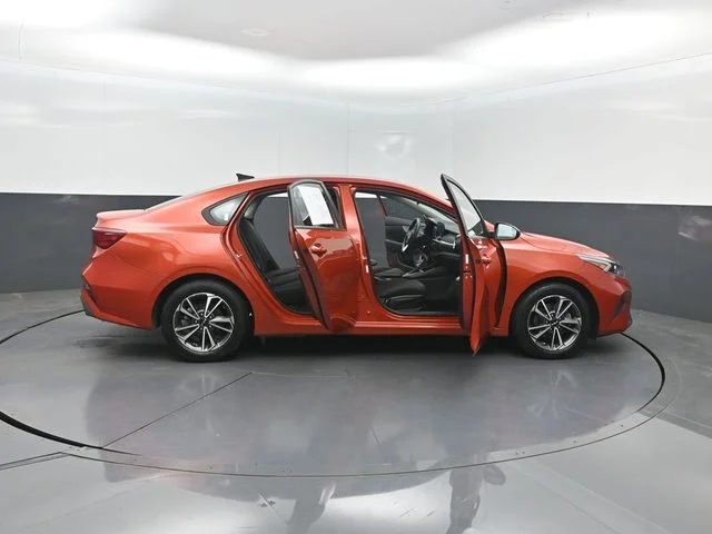 Used 2023 Red Kia LXS image 39