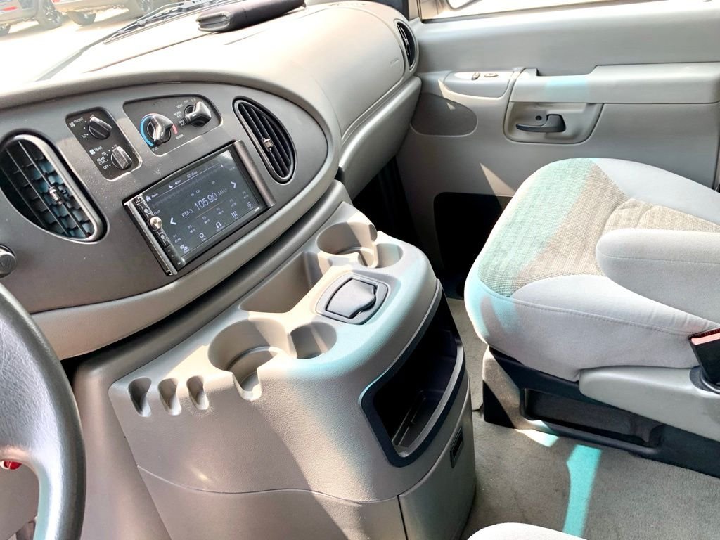 Used 2003 White Ford  image 45