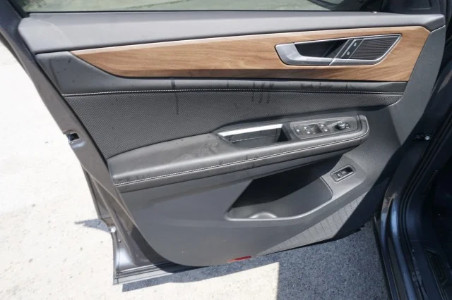 2024 Volkswagen Atlas SE w/Tech - Photo 14