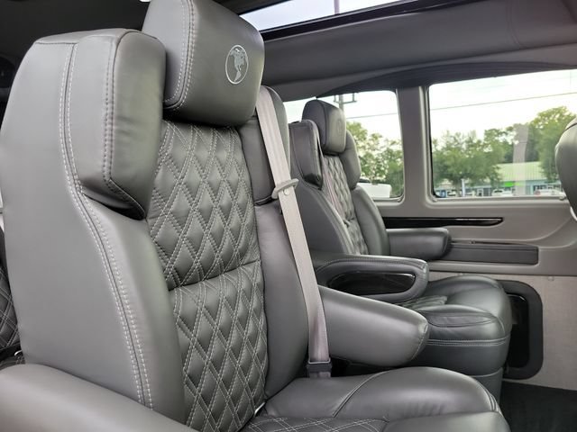 Used 2025 Special Exterior Color GMC Work Van image 23