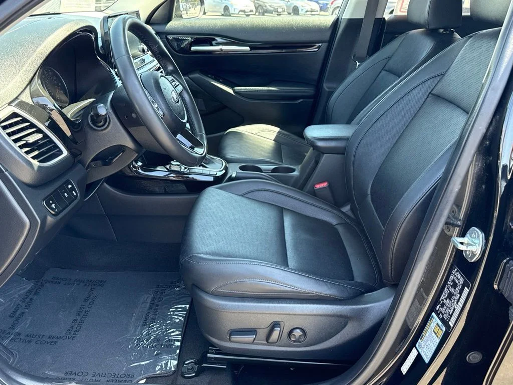 Used 2021 Black Kia EX image 19