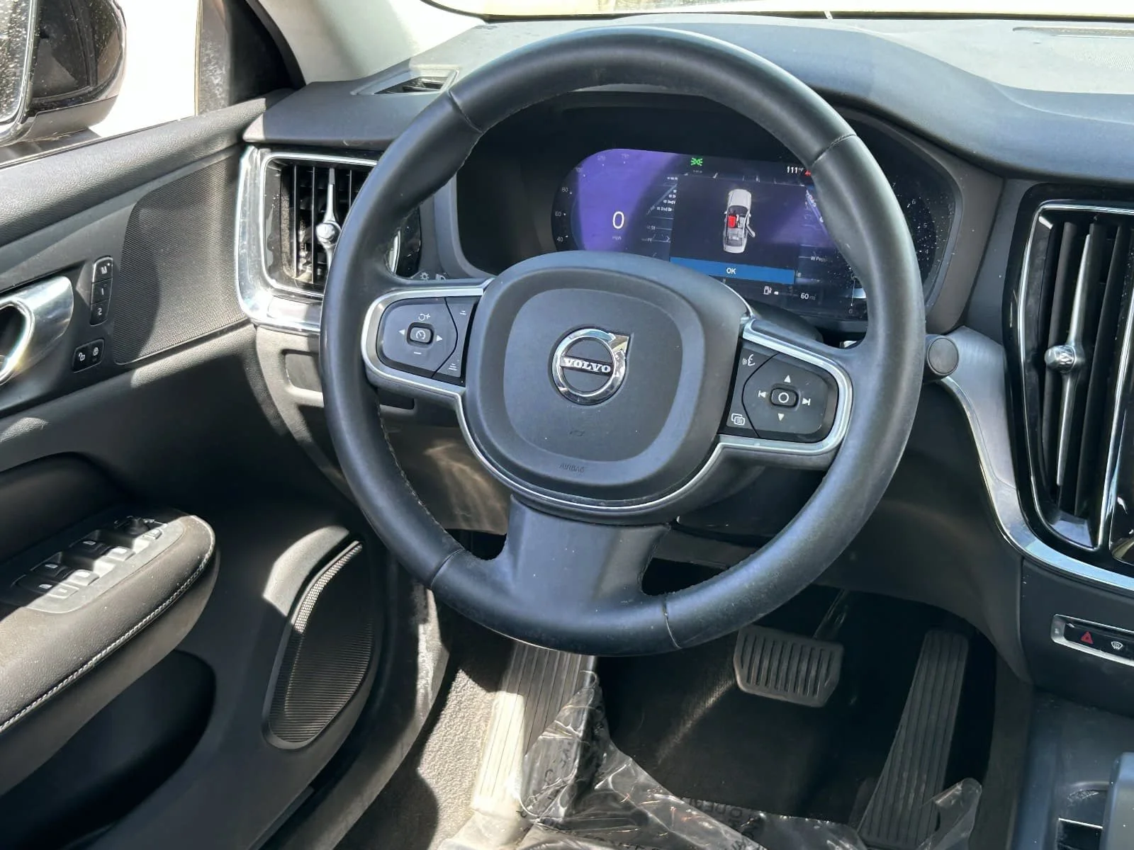 Used 2023 Platinum Grey Metallic Volvo Core Dark Theme image 21