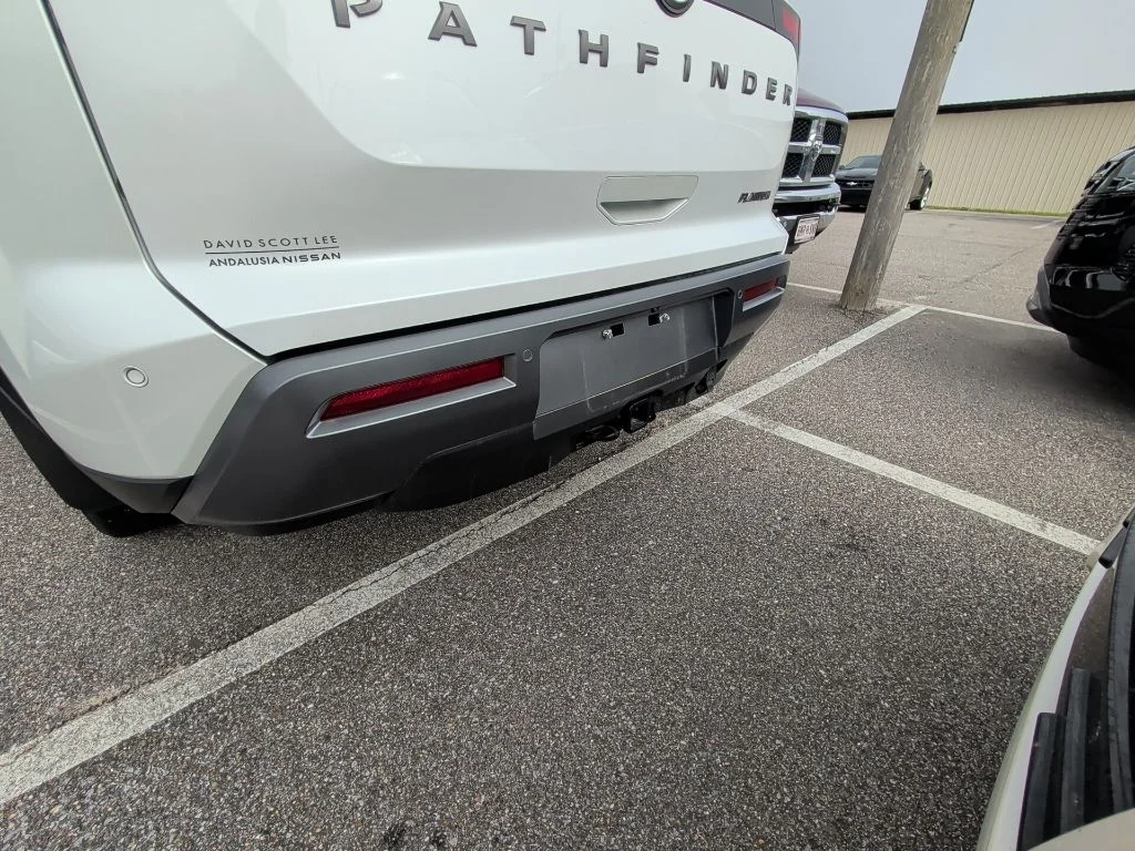 Used 2026 White Nissan Platinum image 17