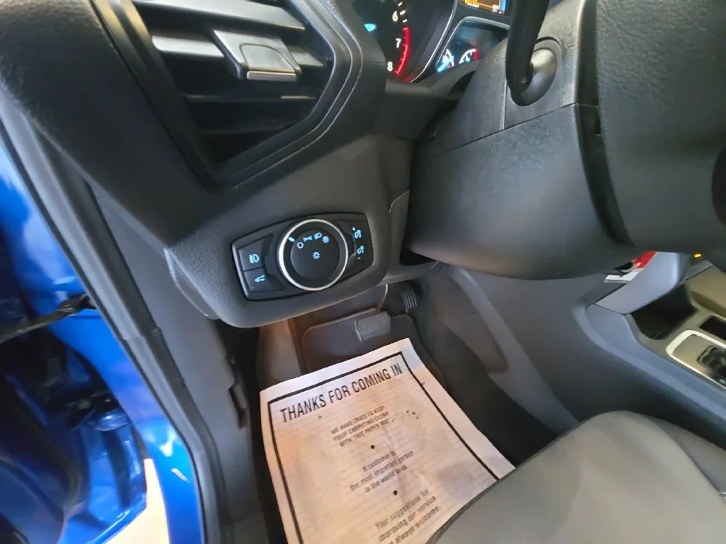 Used 2018 Blue Ford SE image 32