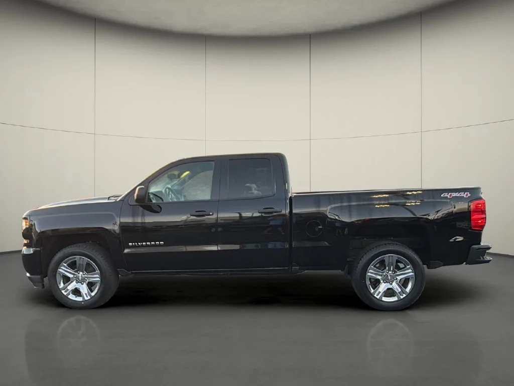 Used 2016 Black Chevrolet Custom image 4
