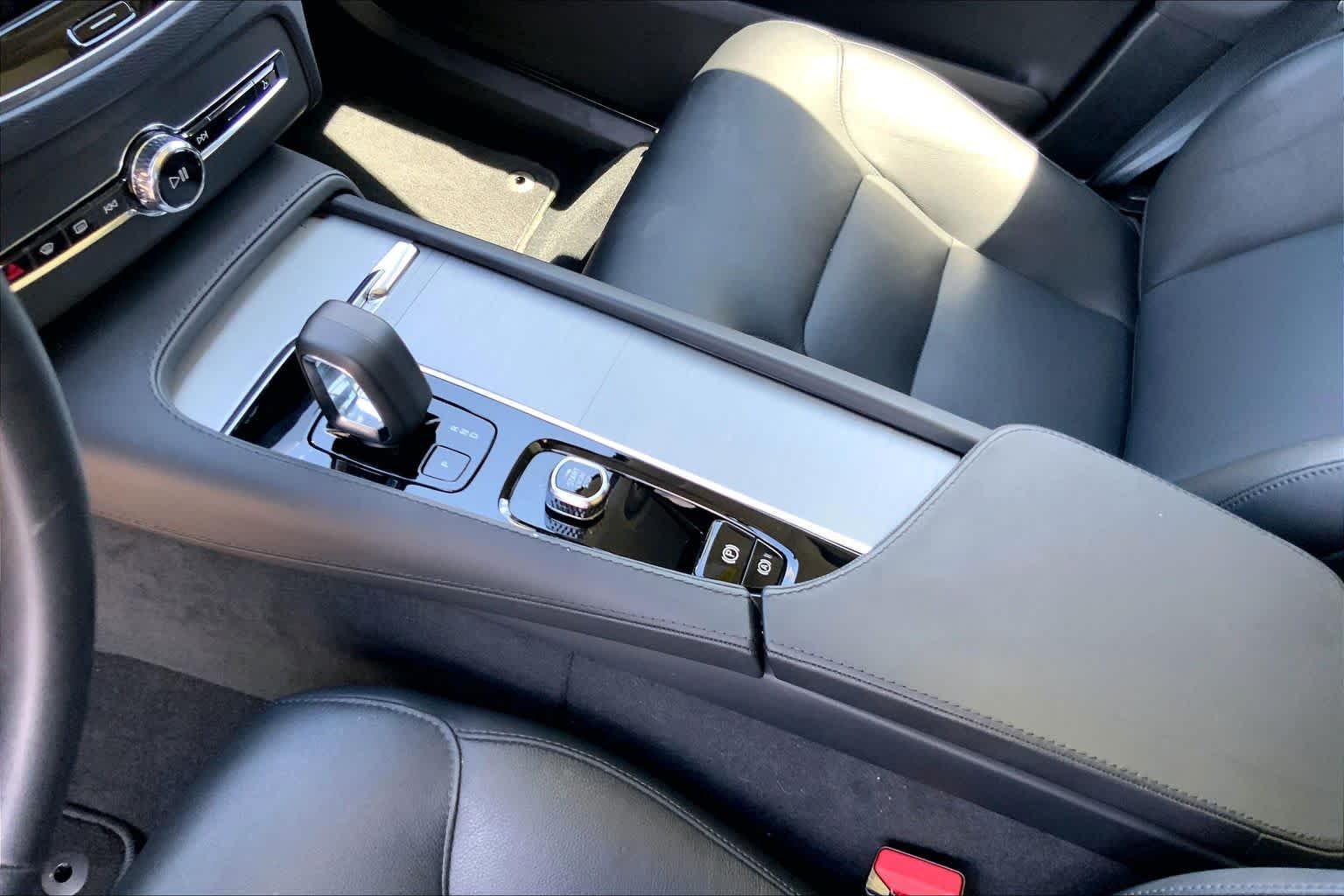 Used 2025 Silver Dawn Metallic Volvo Core image 17