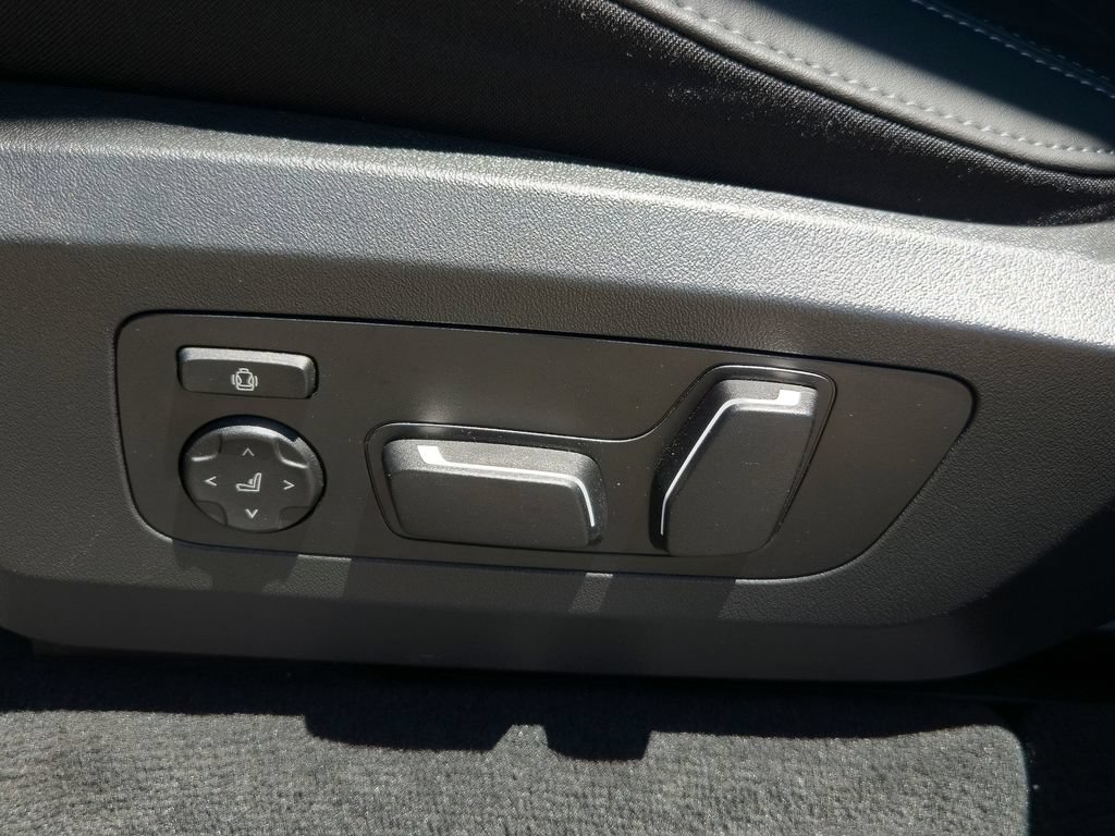 Used 2026 Skyscraper Grey Metallic BMW 30 xDrive image 17