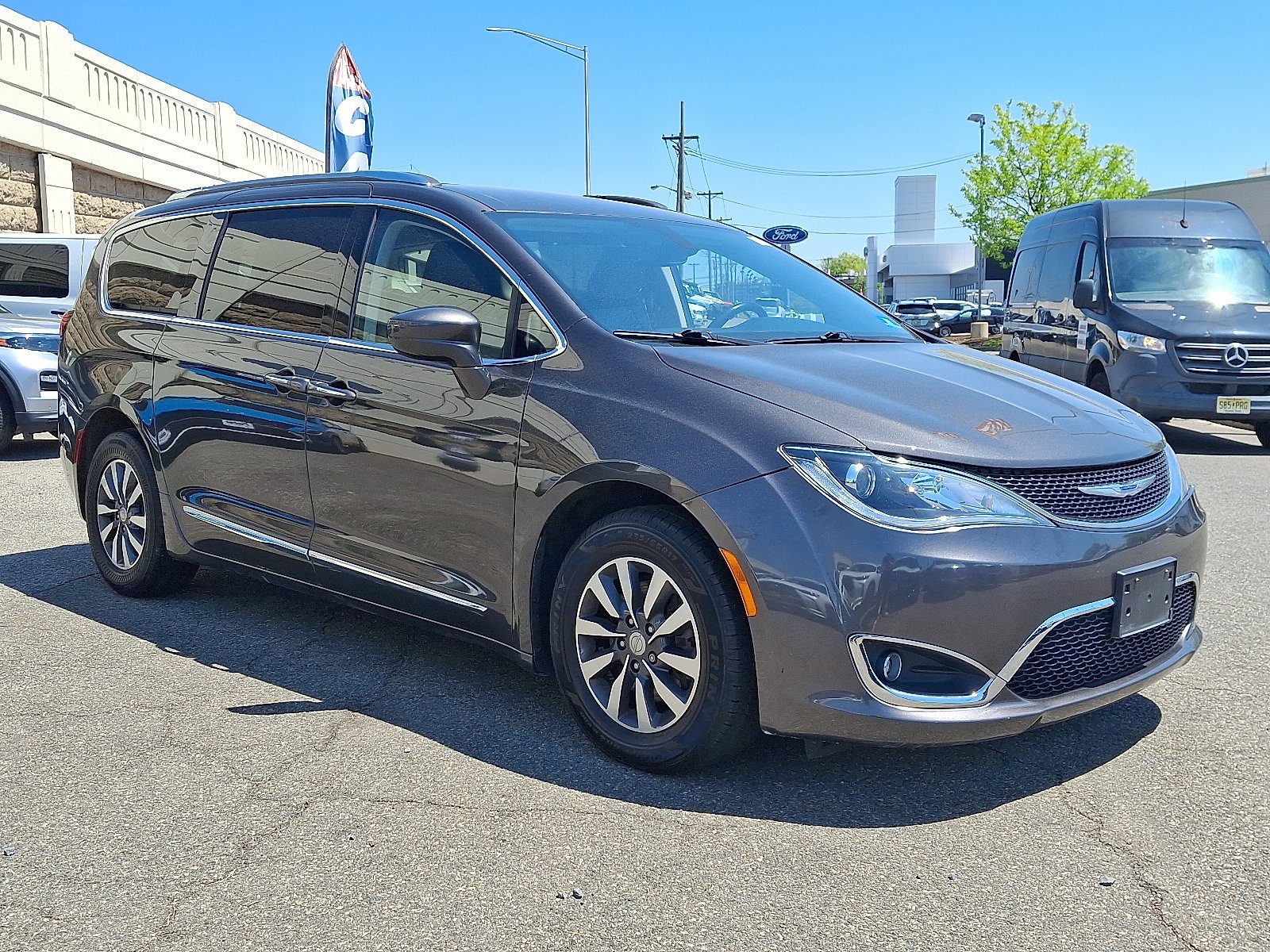 Used 2020 Granite Crystal Metallic Clearcoat - PAU Chrysler Touring L Plus image 3
