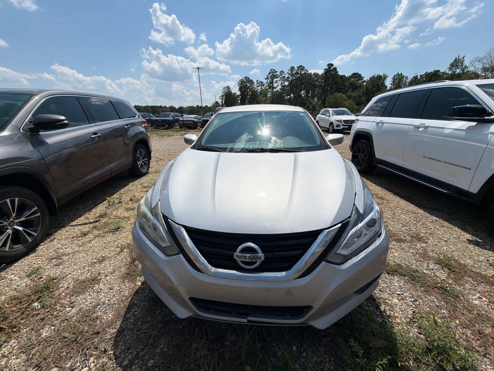 Used 2017 Nissan Altima SV with VIN 1N4AL3AP4HC124734 for sale in Little Rock, AR