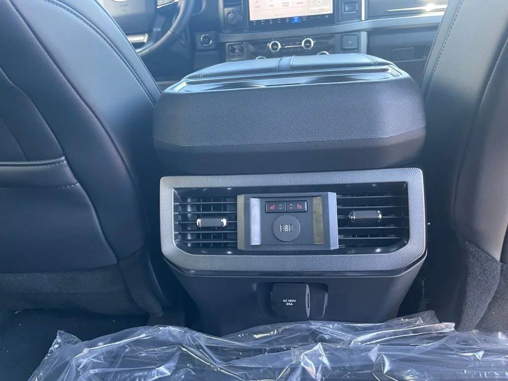 2025 Ford F-350 Super Duty Platinum - Photo 35