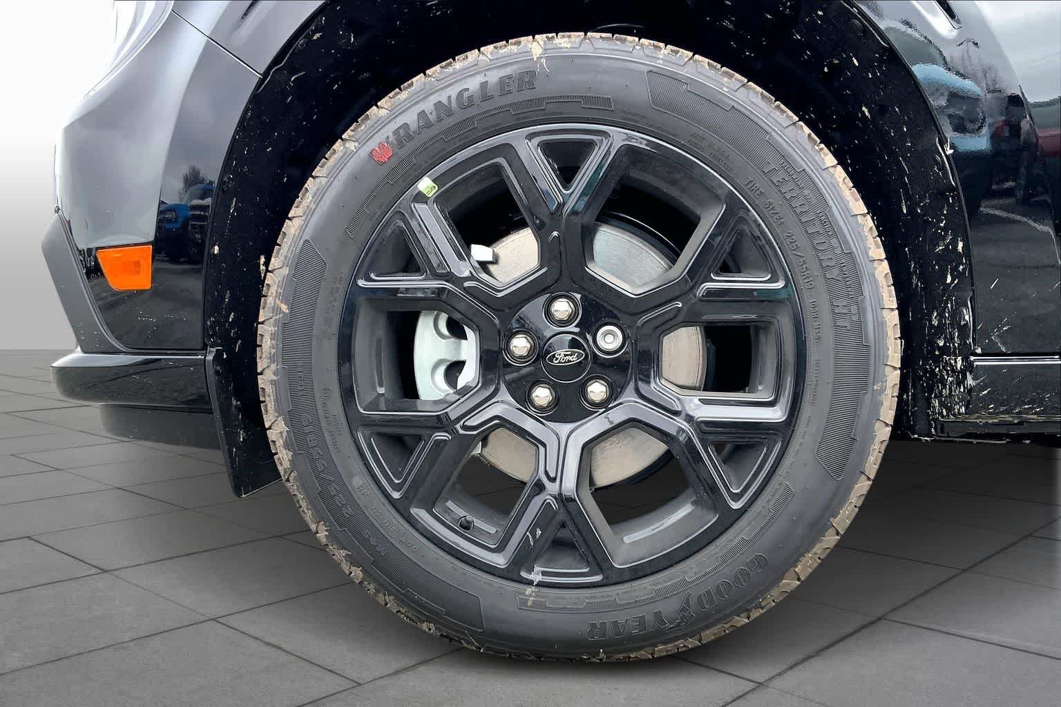 New 2026 Shadow Black Ford Maverick Lobo™ image 8