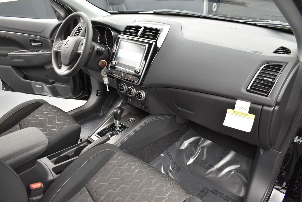 New 2026 Black Mitsubishi 2.0 S image 7