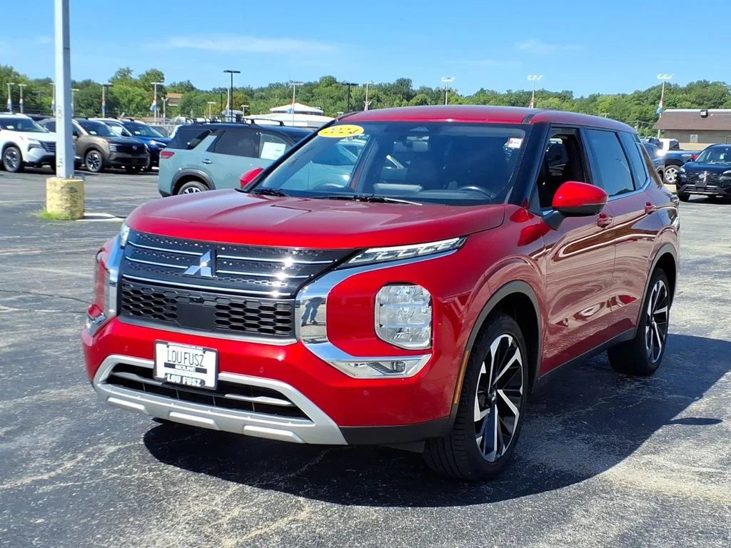 Used 2024 Red Mitsubishi SE image 11