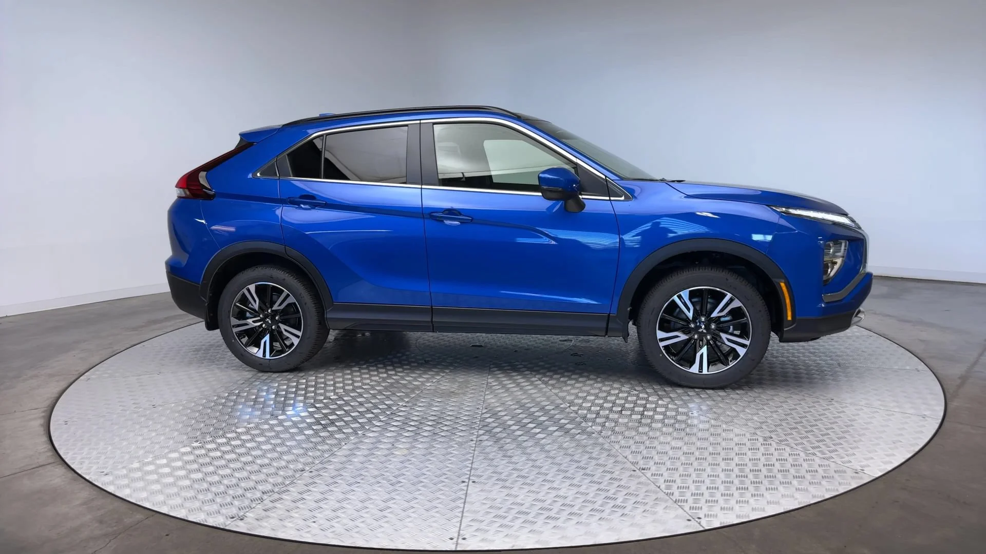 New 2026 Lightning Blue Metallic Mitsubishi SE 1.5T S-AWC image 9