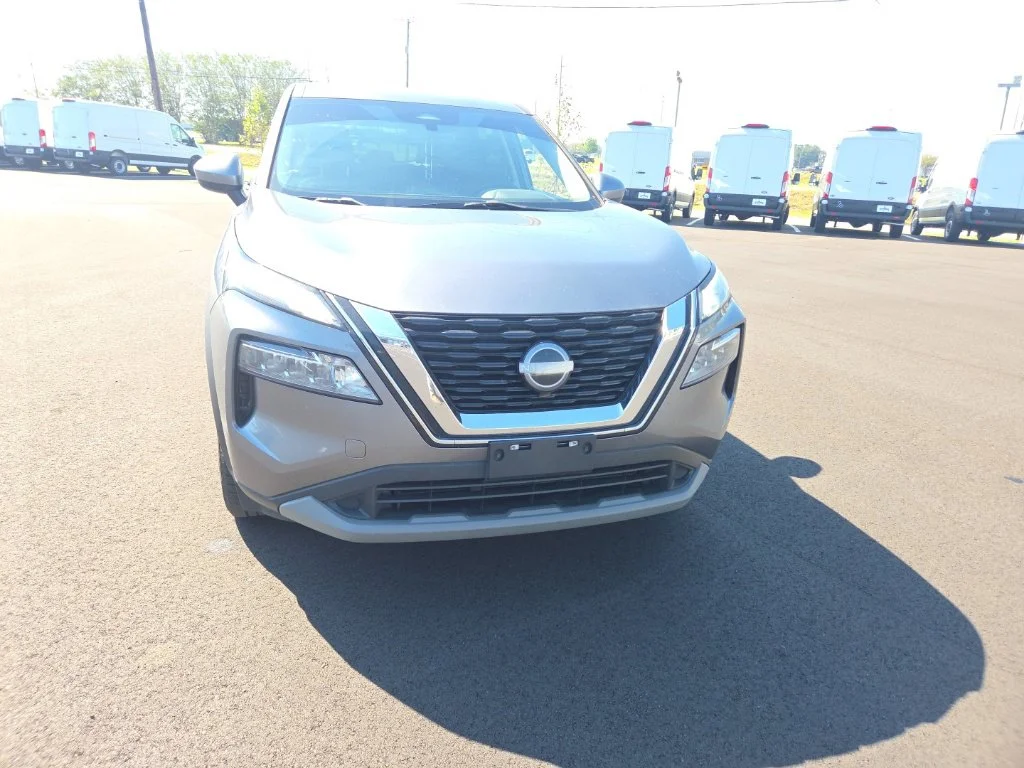 Used 2023 Gray Nissan SV image 2