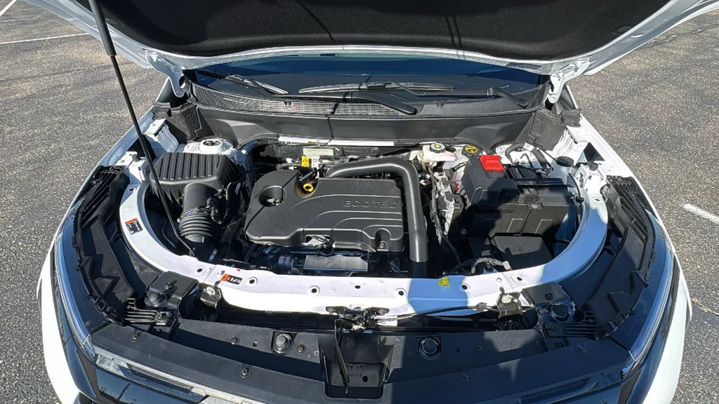 New 2027 Summit White Chevrolet LT image 17