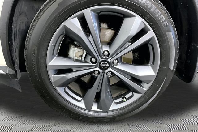 Used 2023 White Nissan Platinum image 29