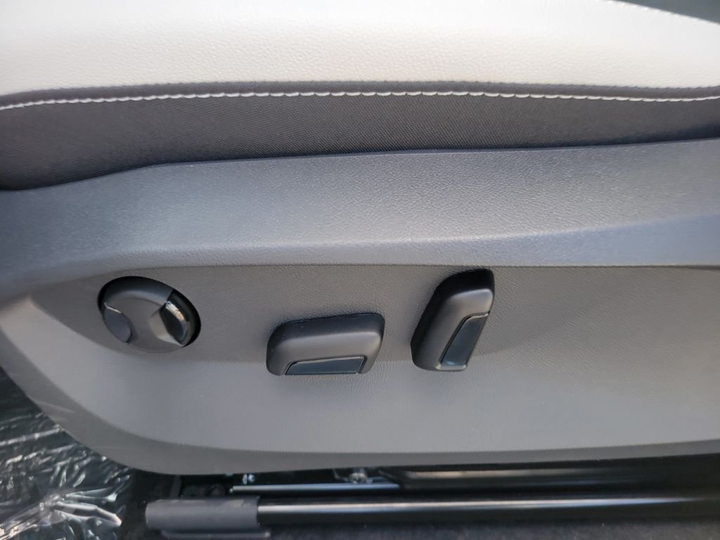 New 2026 White/off-white Volkswagen 2.0T SE image 7