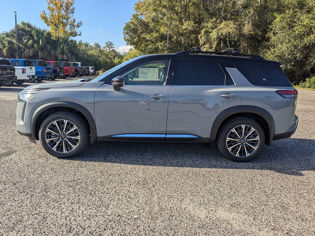 New 2026 Boulder Gray Pearl / Super Black Two-tone Nissan Platinum image 8