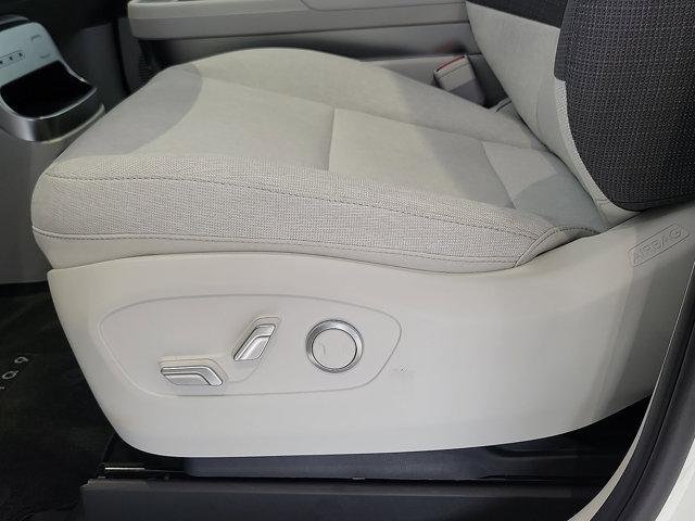 New 2026 Snow White Pearl Hyundai SE image 10