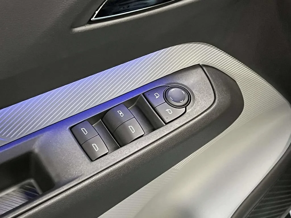 2027 Chevrolet Bolt RS - Photo 13