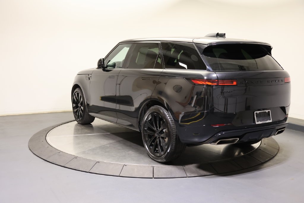 Certified Used 2026 Santorini Black Metallic Land Rover Dynamic SE image 3