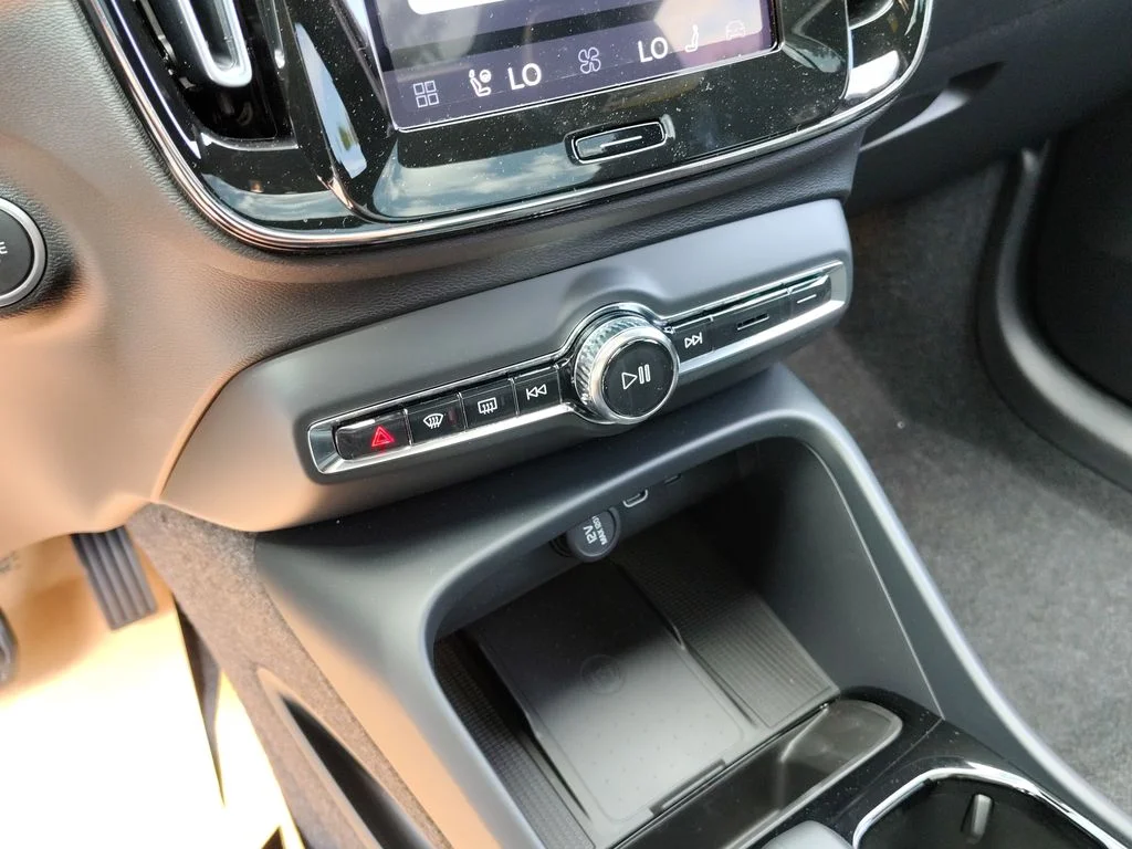 New 2026 Crystal White Volvo Ultra image 18