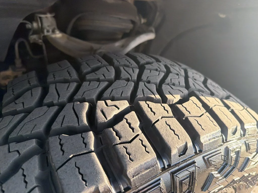 Used 2021 SUMMIT WHITE GMC Elevation image 12
