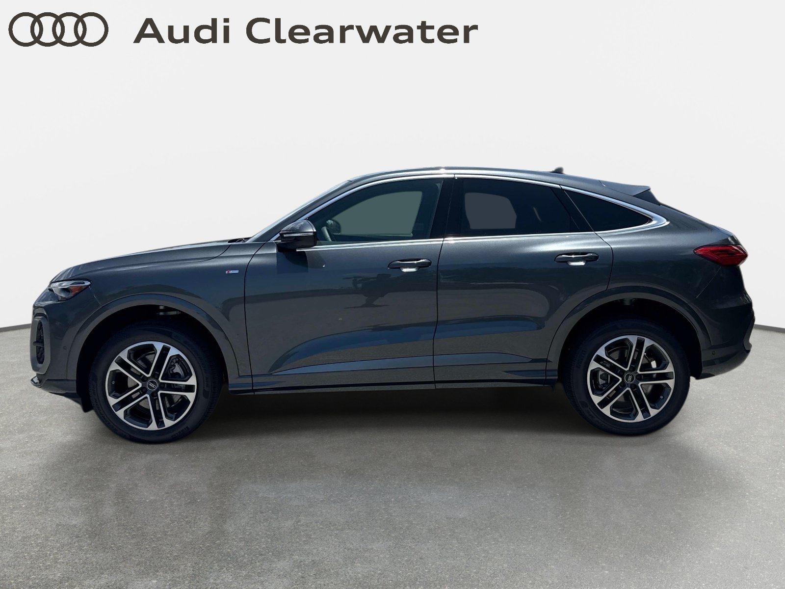 New 2026 Daytona Gray Pearl Effect Audi Premium image 2