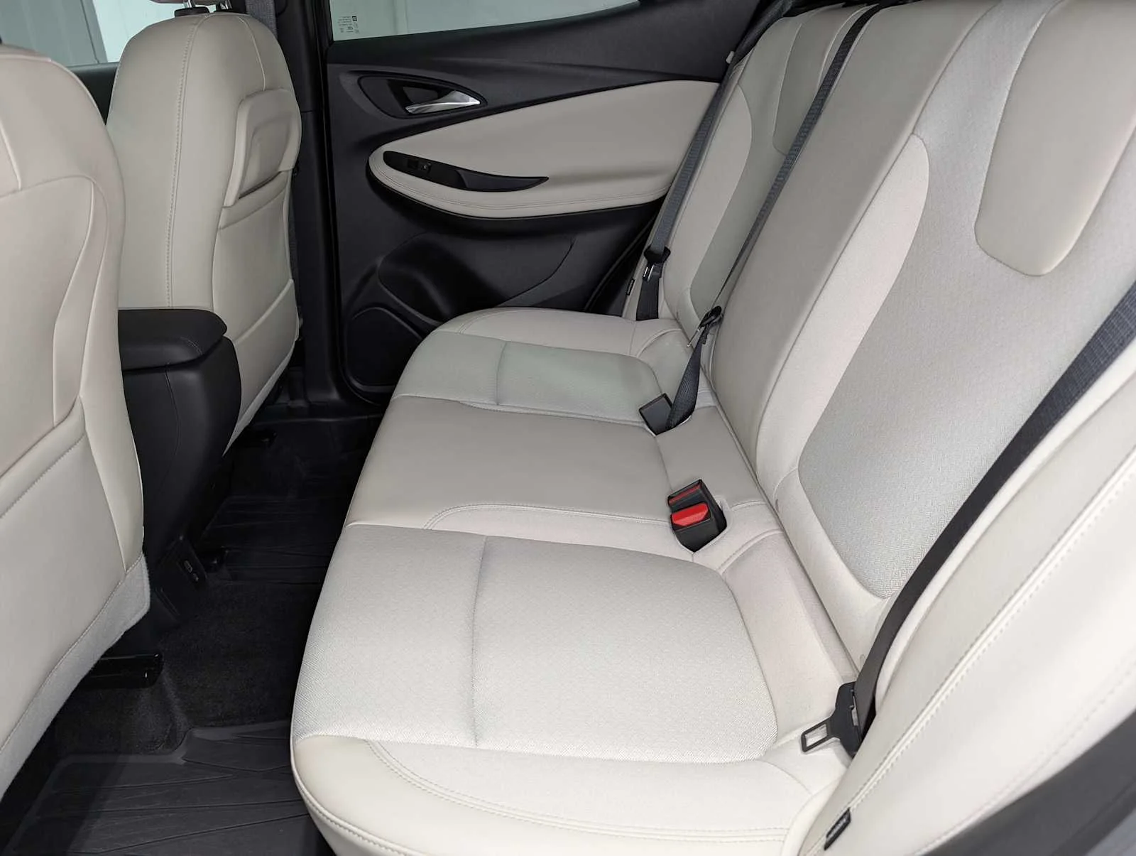 Used 2023 Summit White Buick Preferred image 21