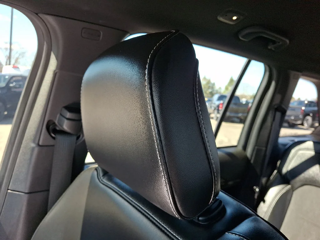 Used 2023 Velvet Red Pearlcoat Jeep Altitude image 18