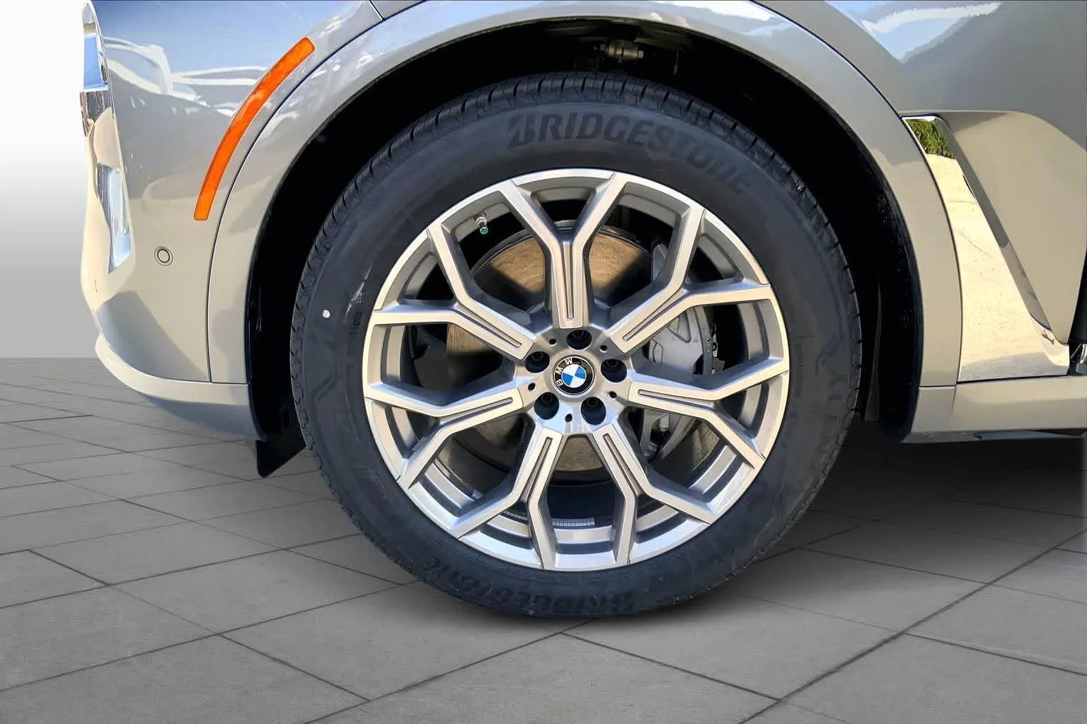 New 2026 Skyscraper Grey Metallic BMW xDrive40i image 12