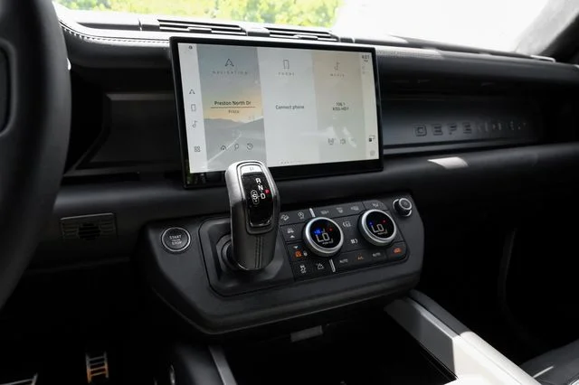 2025 Land Rover Defender V8 - Photo 32