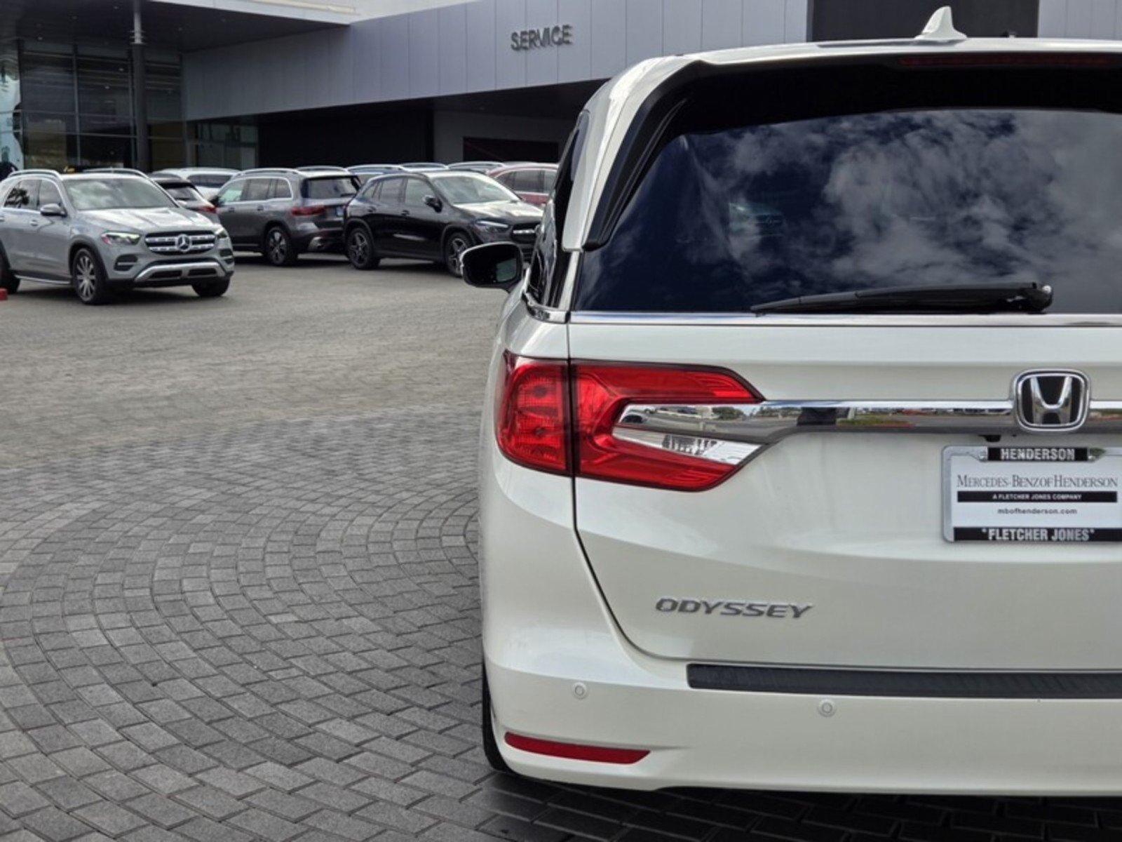Used 2018 PEARL WHITE Honda Touring image 11