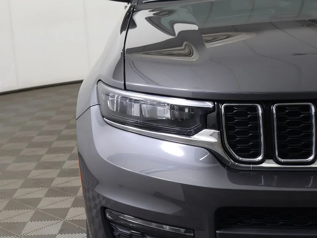 Used 2022 Gray Jeep Limited image 17