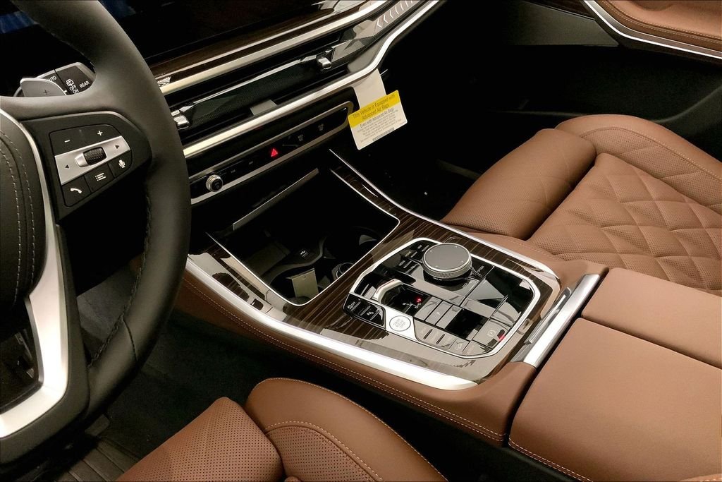 Used 2026 Manhattan Green Metallic BMW  image 6