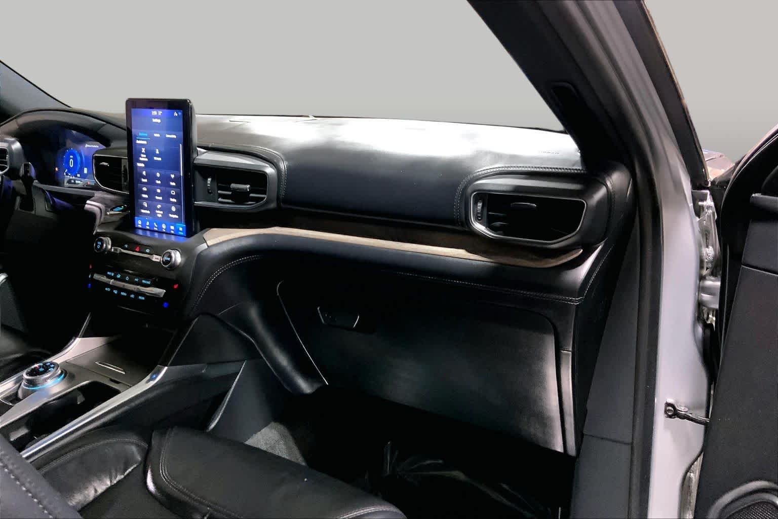 Used 2020 Iconic Silver Metallic Ford Platinum image 19