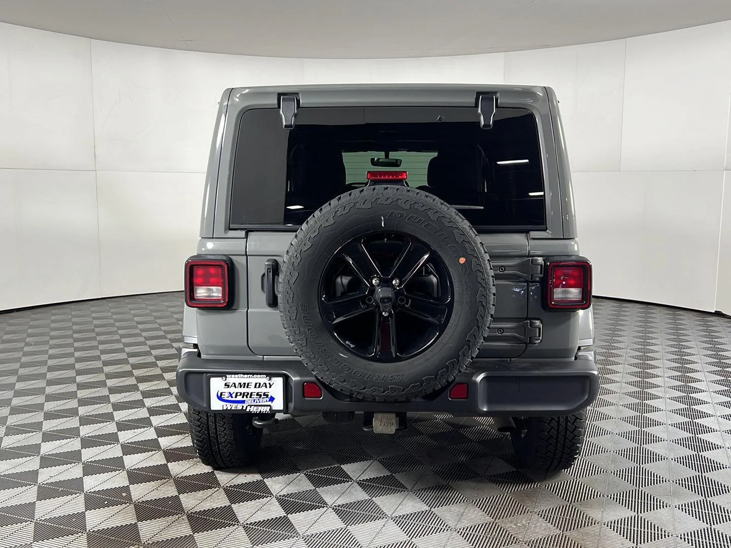Used 2023 Sting-Gray Clearcoat Jeep Altitude image 5