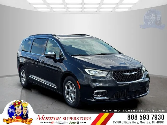 2023 Chrysler Pacifica Limited's photo