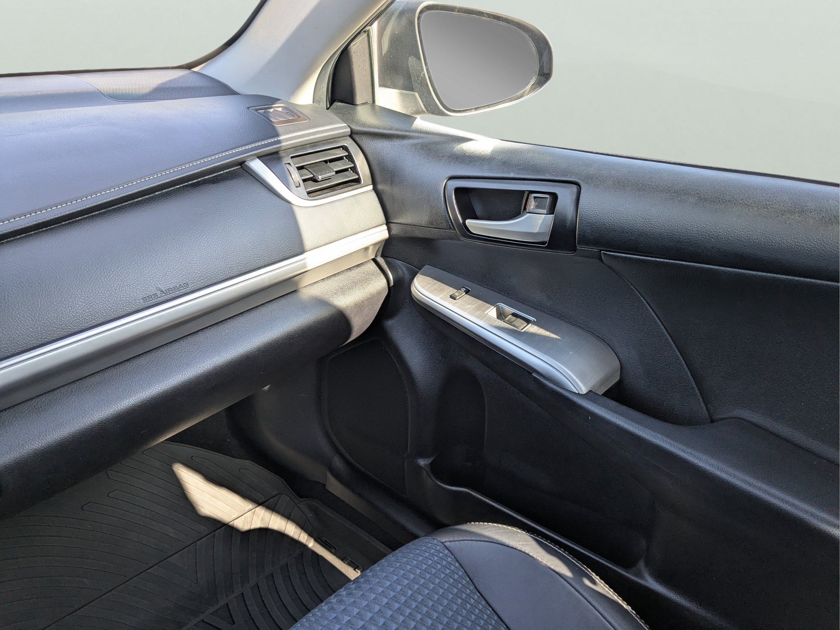 2014 Toyota Camry SE - Photo 17