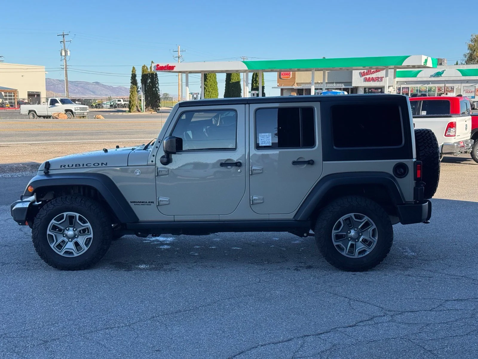 Used 2017 Beige Jeep Unlimited Rubicon image 5