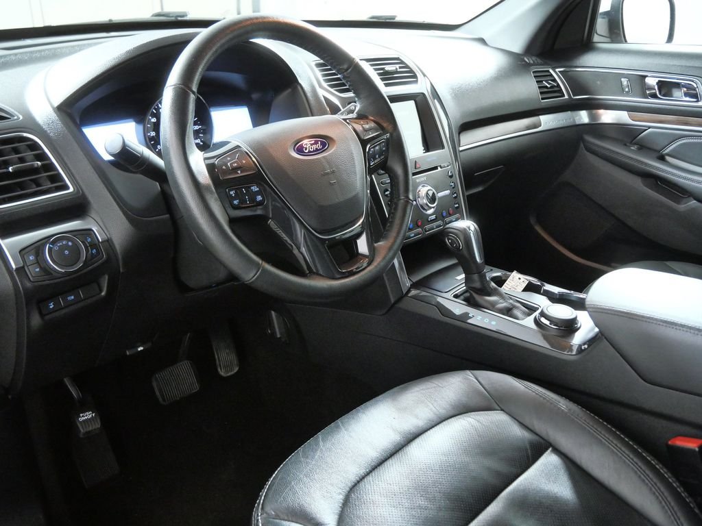 Used 2018 White Ford Limited image 2