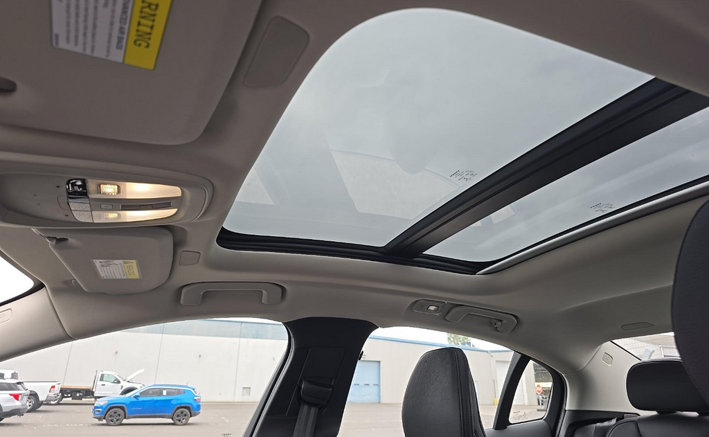 Used 2023  Volvo T8 Plus Dark Theme image 15