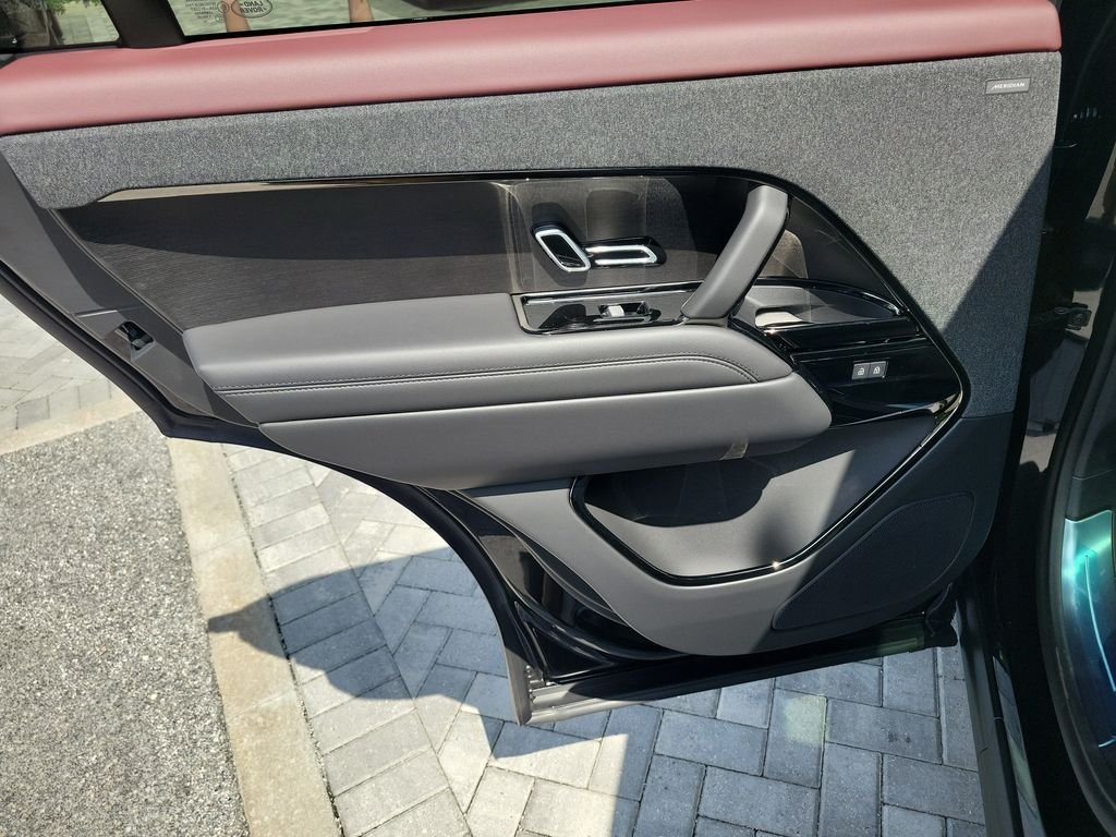 New 2026 Santorini Black Land Rover Dynamic SE image 22