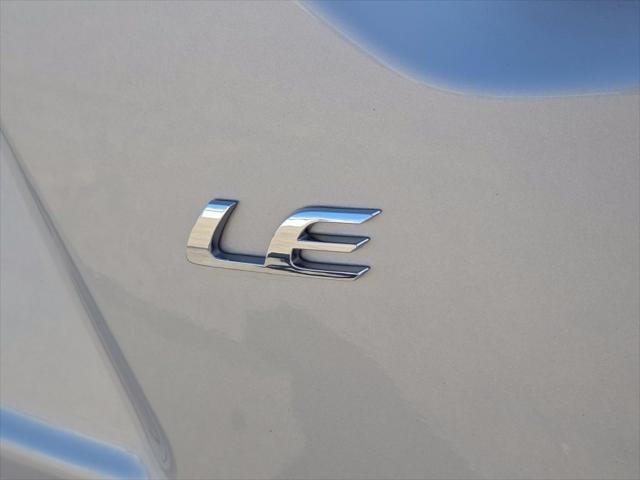 2025 Toyota Corolla LE - Photo 24