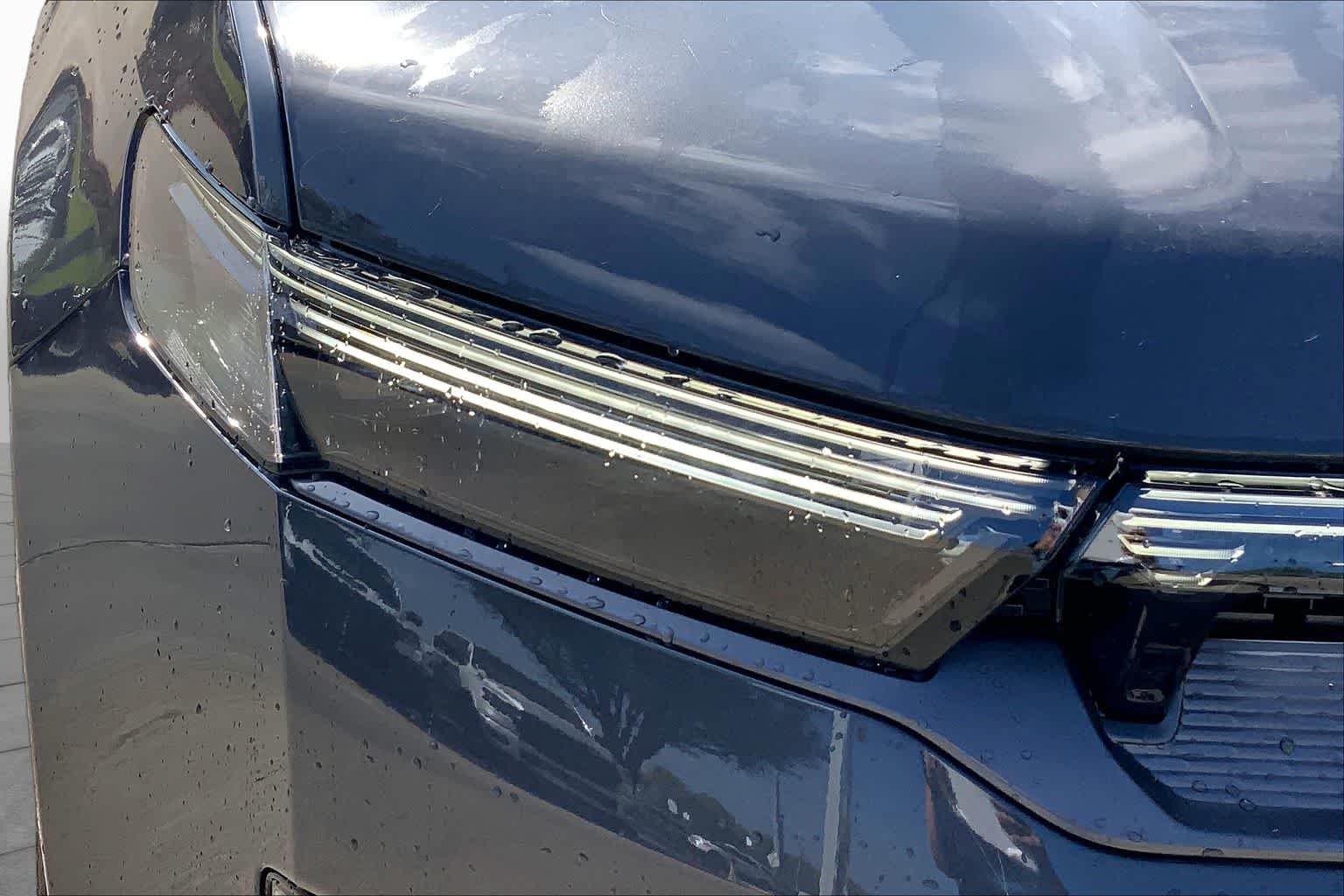 New 2026 Baltic-Gray Metallic Clear-Coat Exterior Paint Jeep Limited Altitude image 13