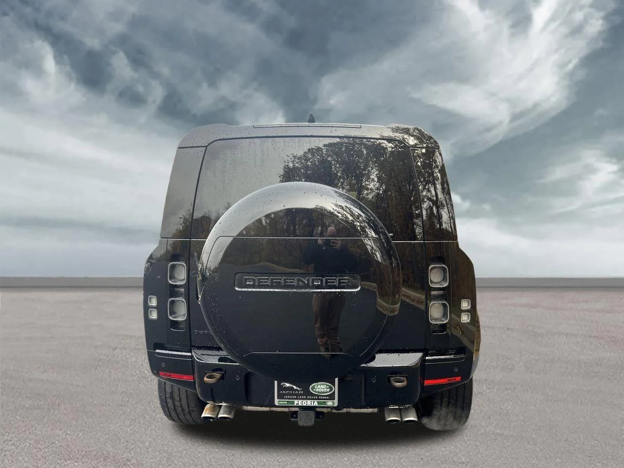 Certified Used 2024 Santorini Black Metallic Land Rover V8 image 4