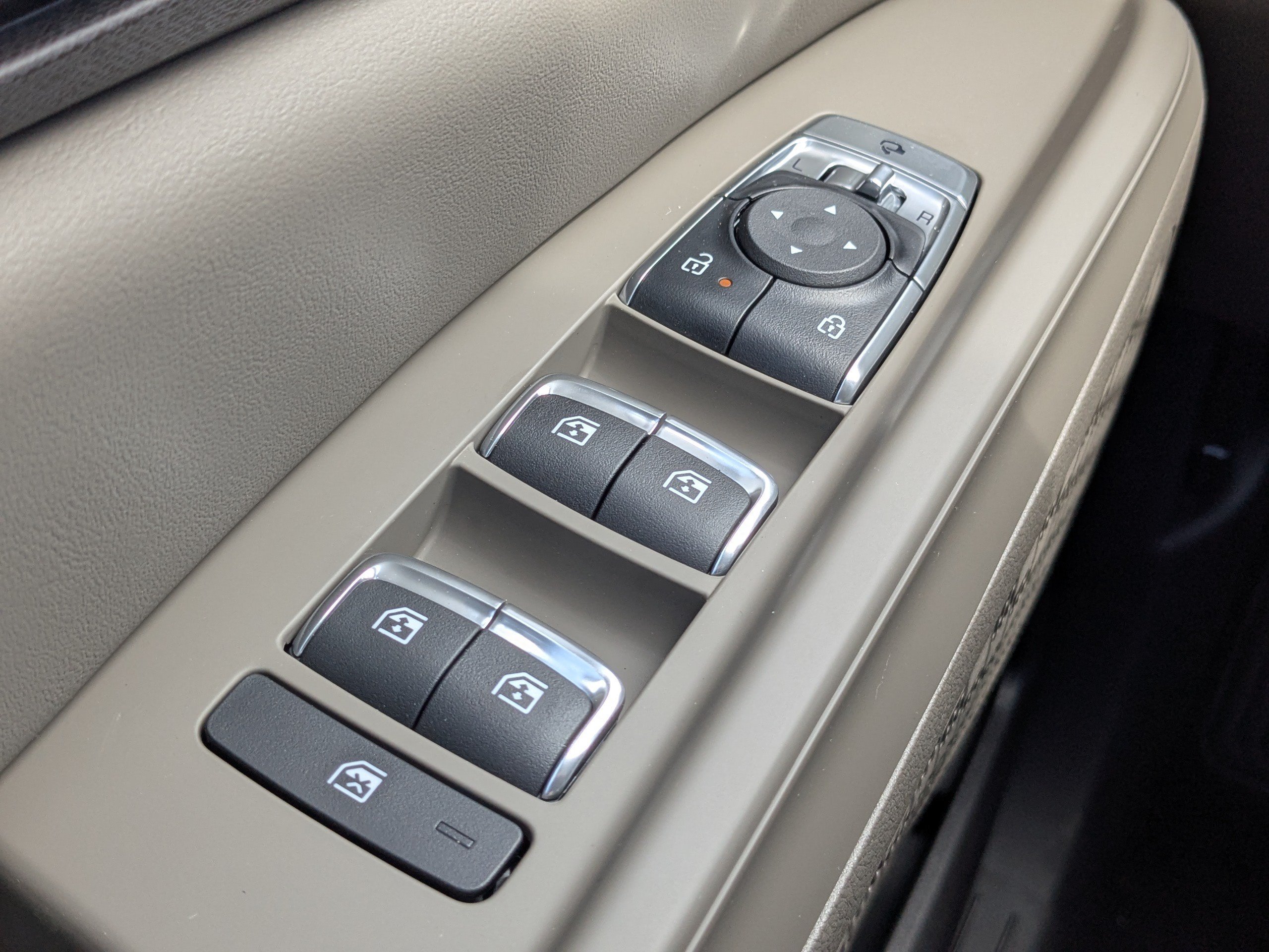 New 2026 Snow White Pearl Kia EX image 30