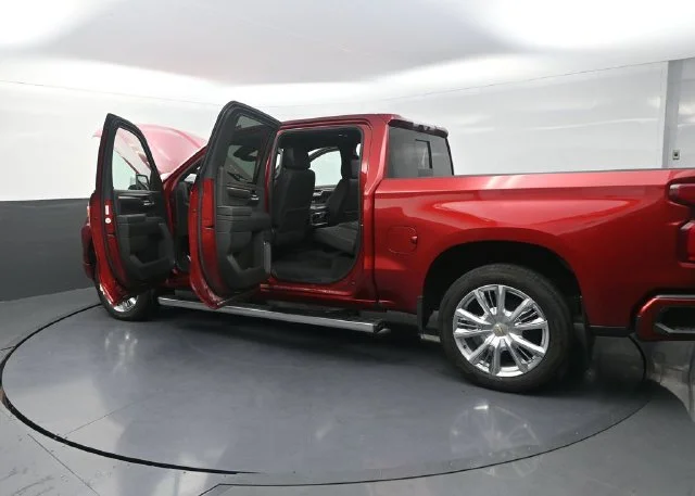 Used 2023 Red Chevrolet High Country image 31